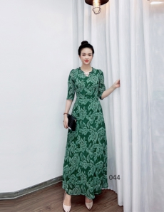 Đầm maxi màu xanh loang cổ khoét tam giác đính ngọc - D044