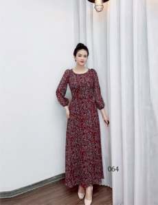 Đầm maxi cổ thuyền tay dài nền đỏ rượu hoa trắng xám - D064