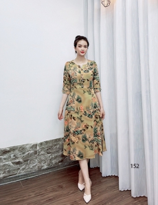 Đầm xòe lụa mango cổ trụ xẻ V màu vàng - D152
