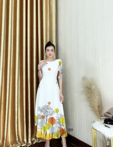 Đầm maxi màu trắng cổ thuyền canh hoa - D189