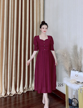 Đầm xòe màu đỏ voan tơ thêu sọc - D225