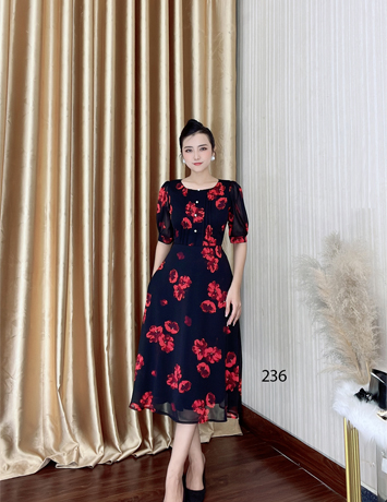  Đầm xòe nền đen hoa đỏ ngực kiểu đính ngọc - D236