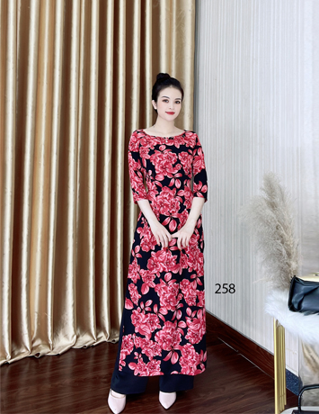 Áo dài tay lỡ màu đen hoa đỏ lụa mango - D258