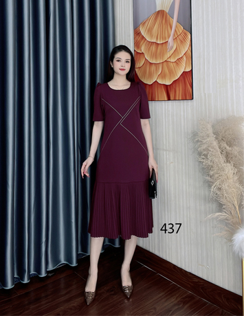 Đầm suông chạy chỉ nổi chân váy dập ly màu đỏ đô- D437