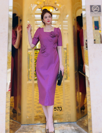 Đầm body suông dự tiệc đính hoa thủ công màu hồng tím - D570