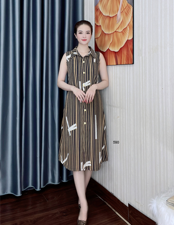 Đầm suông cổ sơ mi sát tay màu xanh đen sọc vàng - D590