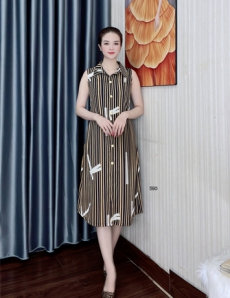 Đầm suông cổ sơ mi sát tay màu xanh đen sọc vàng - D590