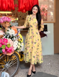 Đầm xòe voan tơ thêu đính hoa ngực nên VÀNG - E001