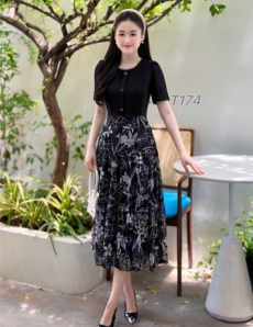 Đầm xòe nhẹ chân bèo tầng áo viền ren màu đen - E174