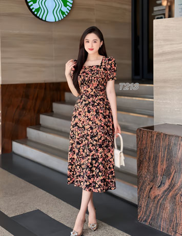 Đầm xòe màu đen hoa lụa mango cổ vuông xếp ly ngực- E213