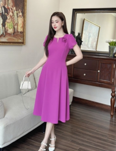 Đầm xòe 8 mảnh cổ xẻ đính hoa màu Hồng tím - E449