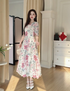 Đầm xòe tơ thêu hoa 3D màu Hồng mới - E462
