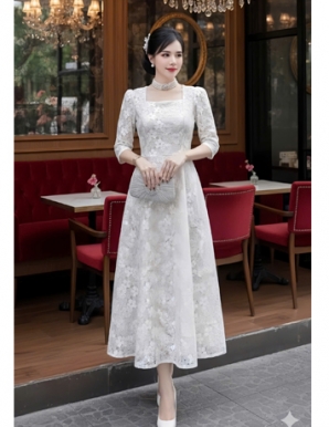 Đầm ren xòe cổ vuông màu Kem - F025