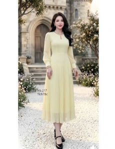 Đầm dập ly cổ giọt nước tay dài màu vàng kem - F217