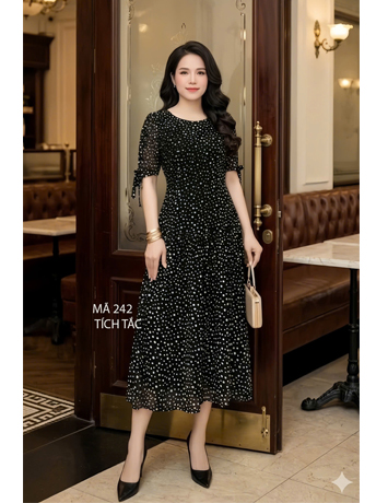 Đầm cổ tròn tầng màu đen chấm bi trắng - F242