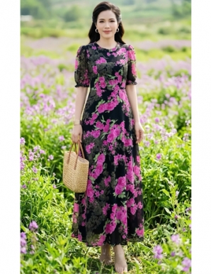 Đầm maxi cổ bèo nền đen hoa hồng tím - F275