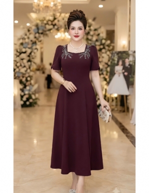 Đầm cổ vuông kết cườm màu Đỏ Nho - F372