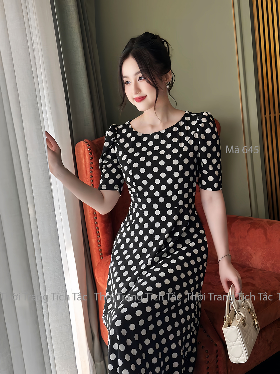 Dam xoe co thuyen cham bi nen den bi trang e645-goc 1