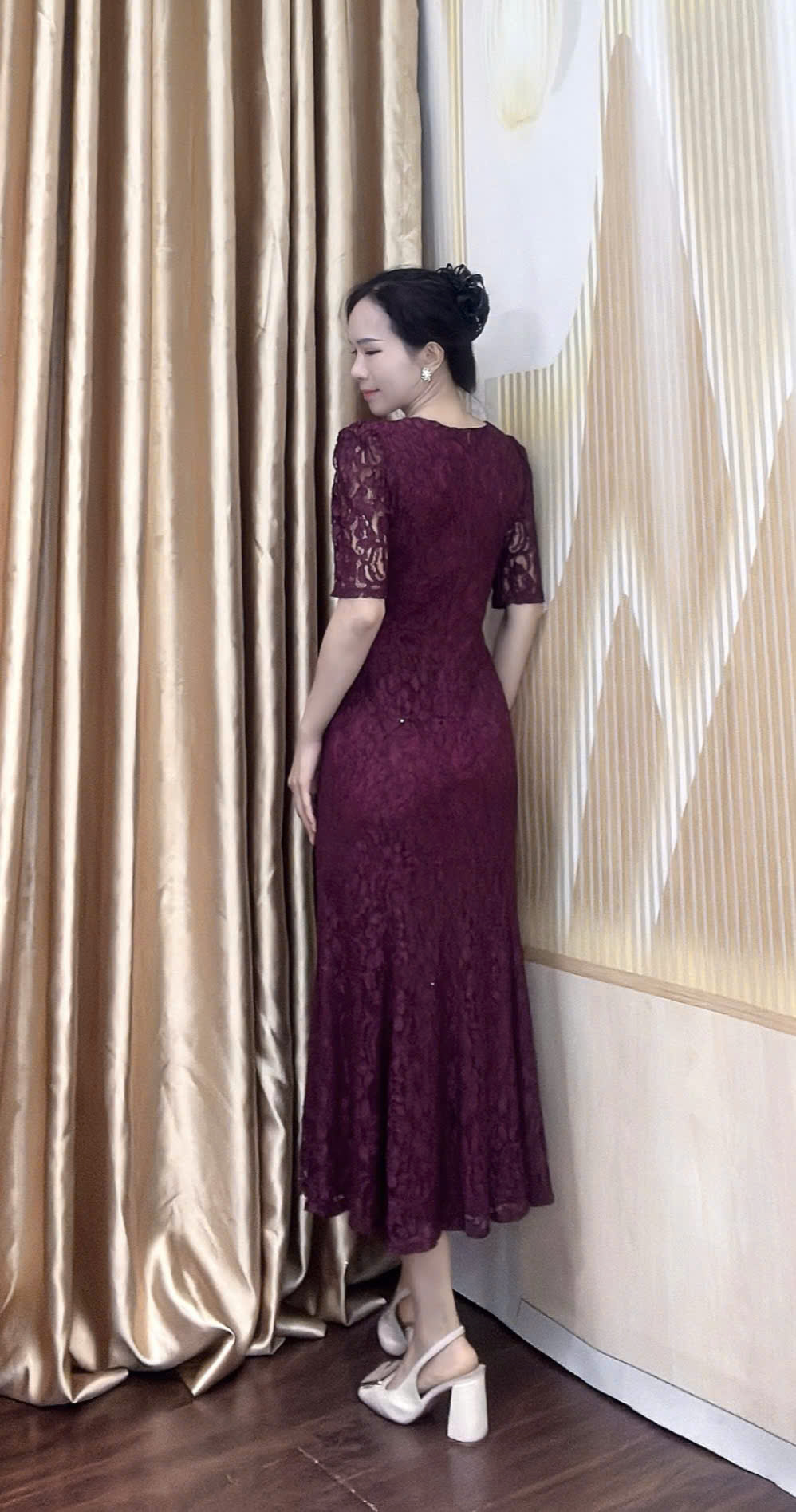 Dam ren duoi ca co tron mau do man f056 3