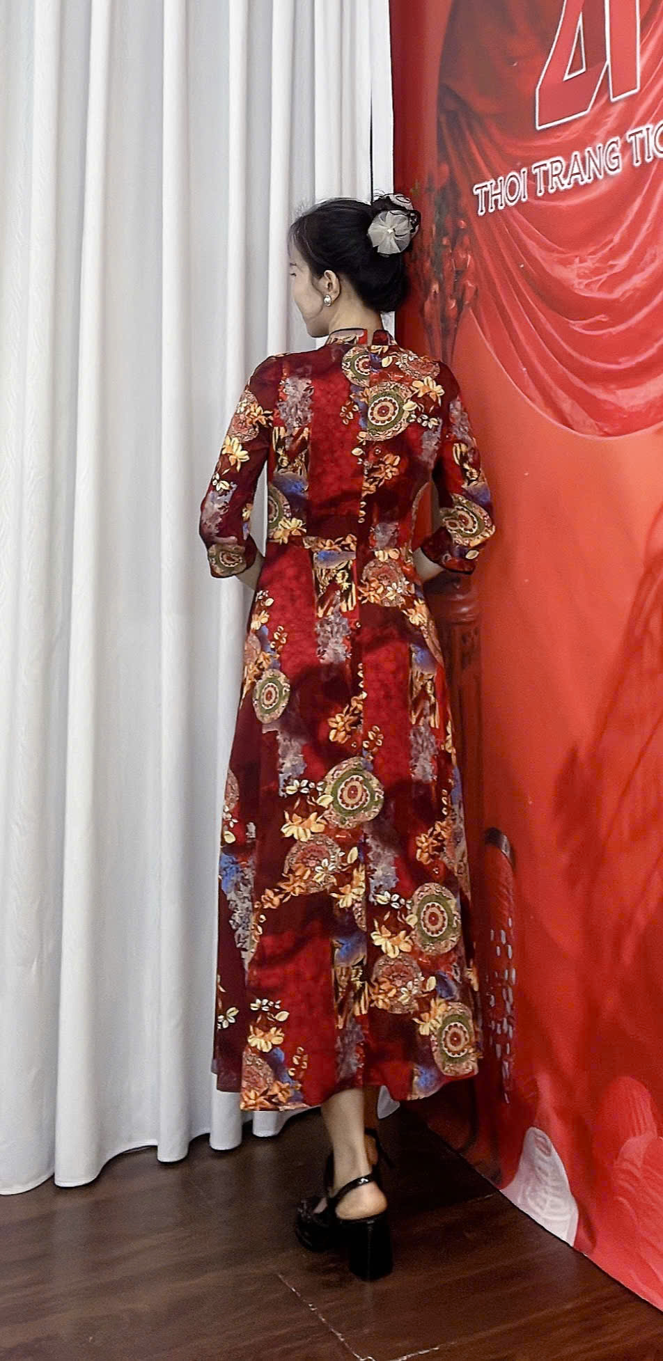 Dam xoe lua mango mau do hoa tiet lap the f136 5