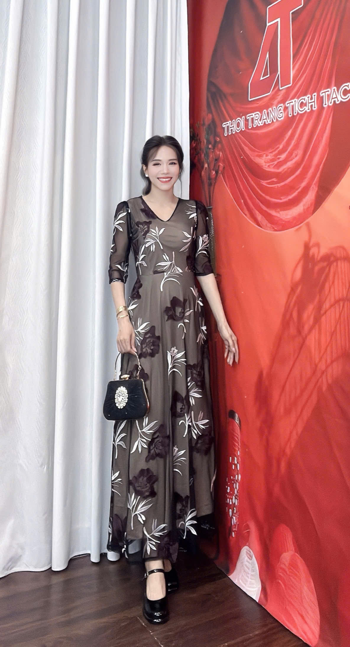 Dam ren luoi theu hoa nen den lot da f151 2