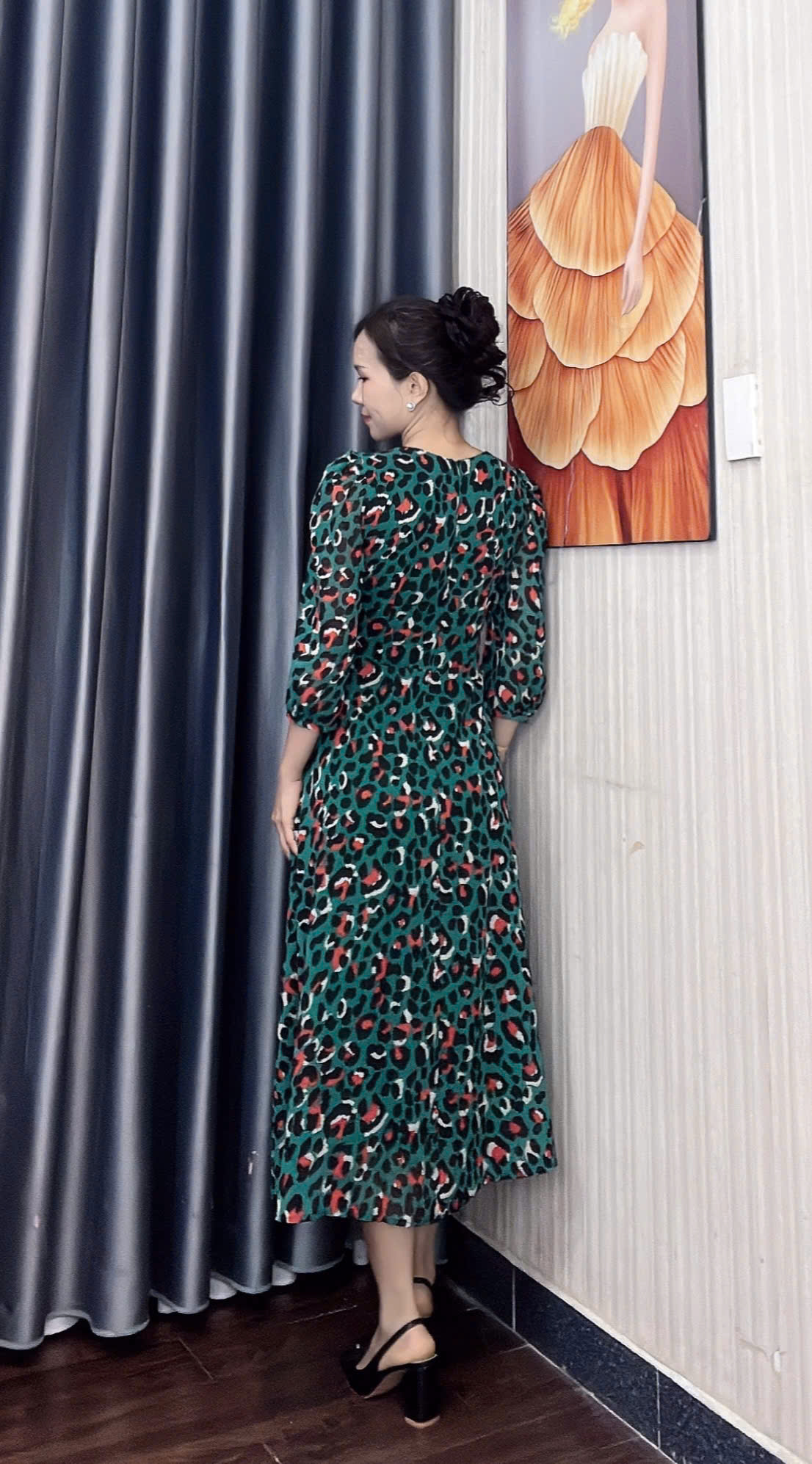 Dam xoe co tron hoa tiet beo mau xanh f212 4