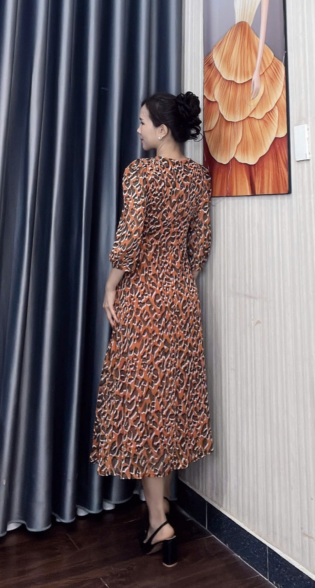 Dam xoe co tron hoa tiet beo mau cam f213 5